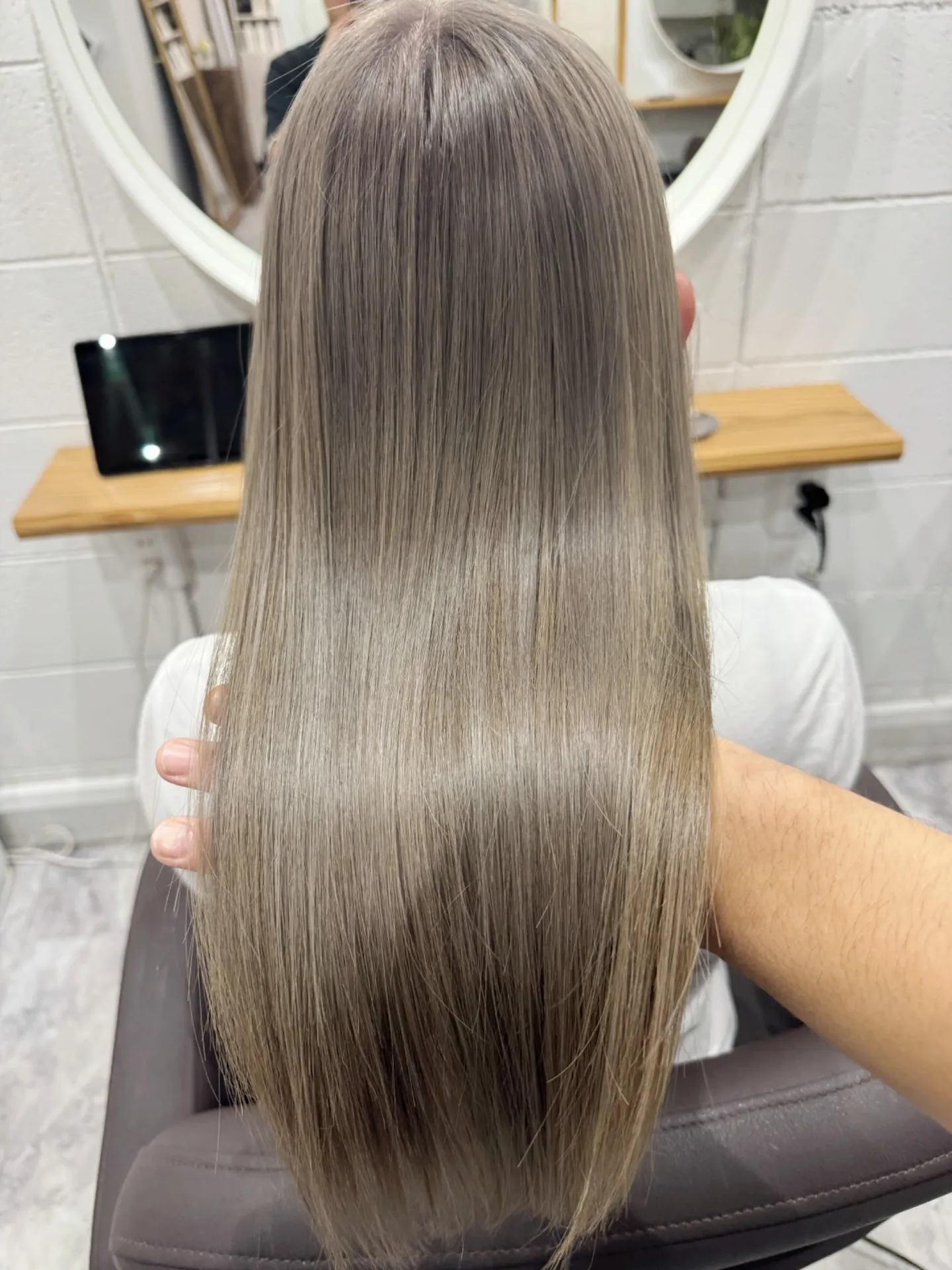 【門真市の美容室】ハイトーンなのに艶髪|アムヘアー古川橋美容室